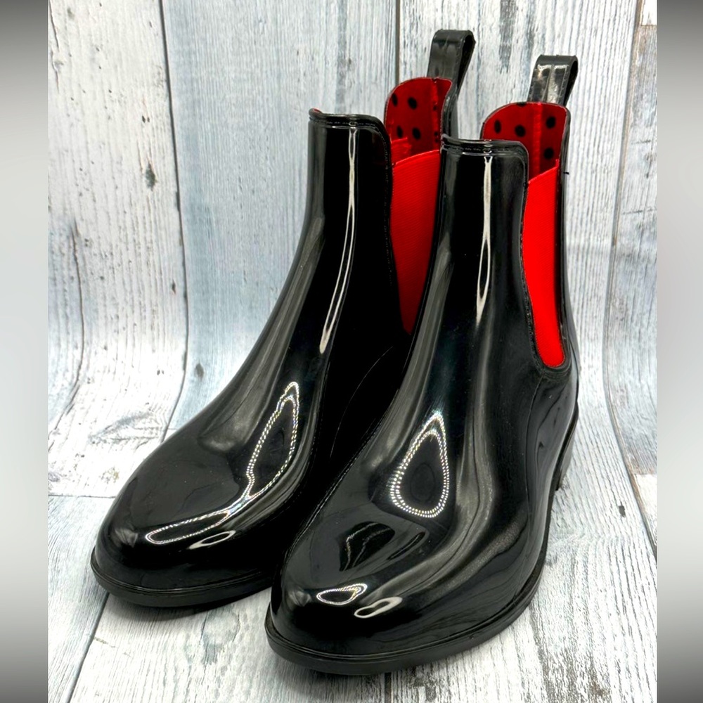 Women’s Tally Ralph Lauren Rain Booties size 6B (medium) NWOT